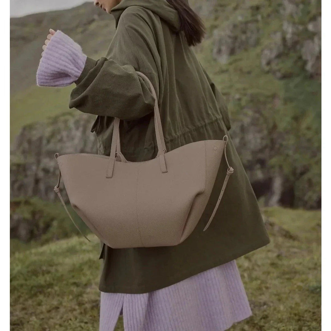 Angelica — Borsa Donna Grande a Spalla Morbida in Pelle a Mezzaluna, Lina Milano