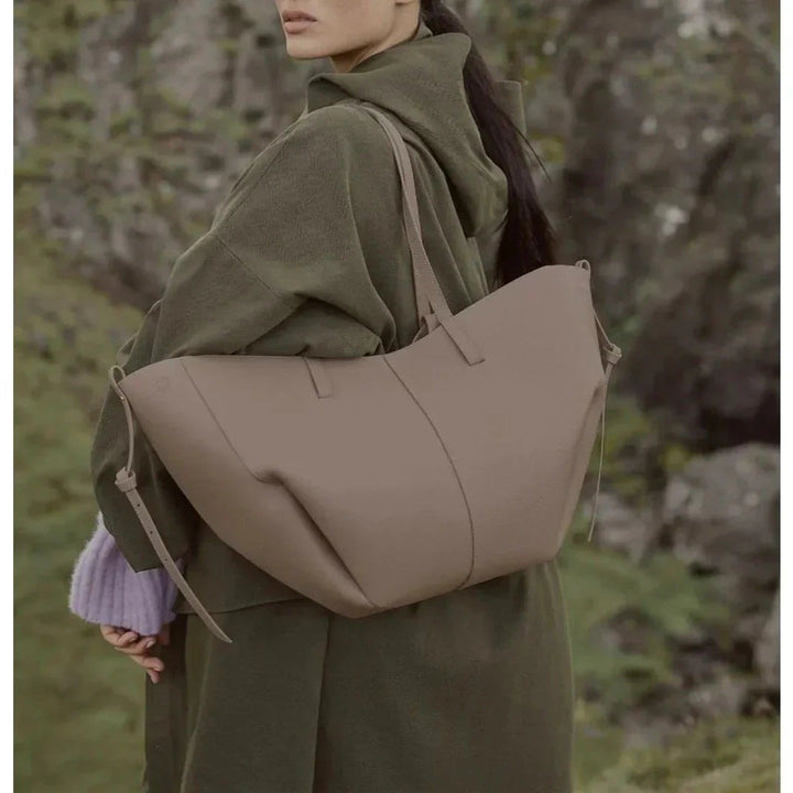 Angelica — Borsa Donna Grande a Spalla Morbida in Pelle a Mezzaluna, Lina Milano