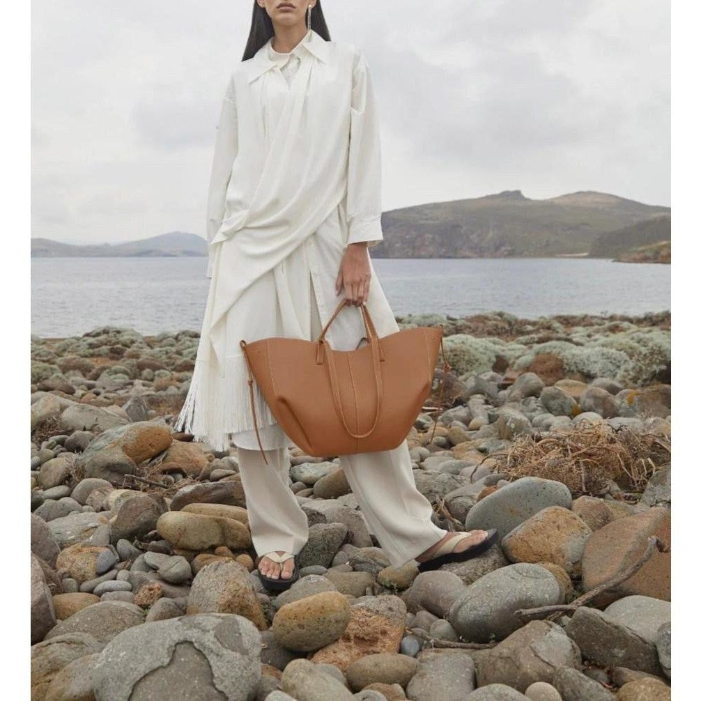 Angelica — Borsa Donna Grande a Spalla Morbida in Pelle a Mezzaluna, Lina Milano