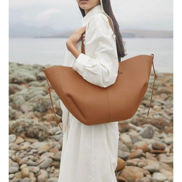 Angelica — Borsa Donna Grande a Spalla Morbida in Pelle a Mezzaluna, Lina Milano
