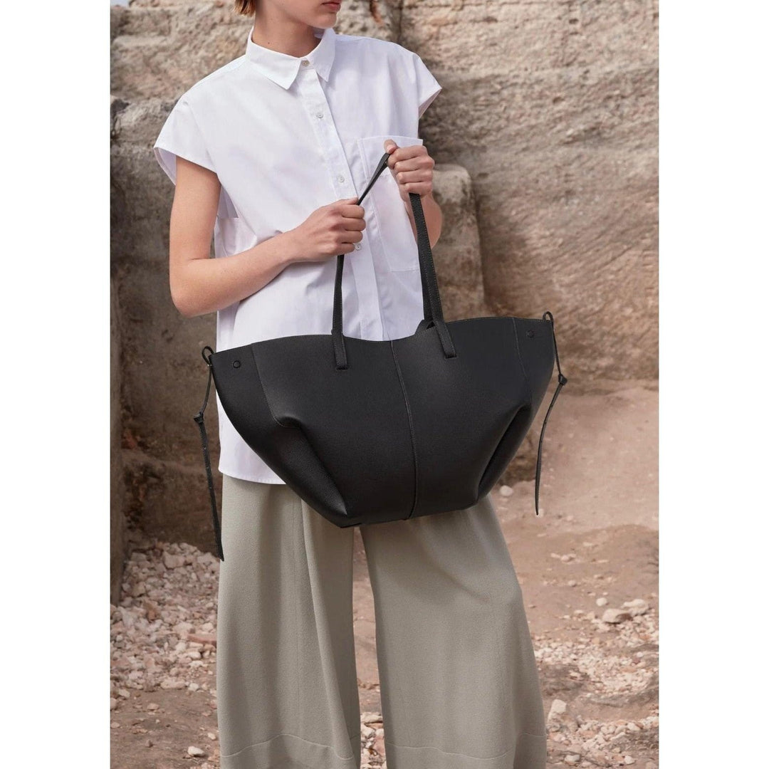 Angelica — Borsa Donna Grande a Spalla Morbida in Pelle a Mezzaluna, Lina Milano