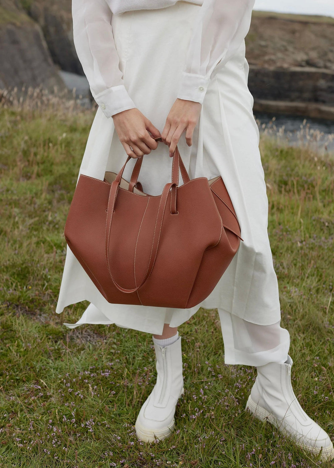 Angelica — Borsa Donna Grande a Spalla Morbida in Pelle a Mezzaluna, Lina Milano