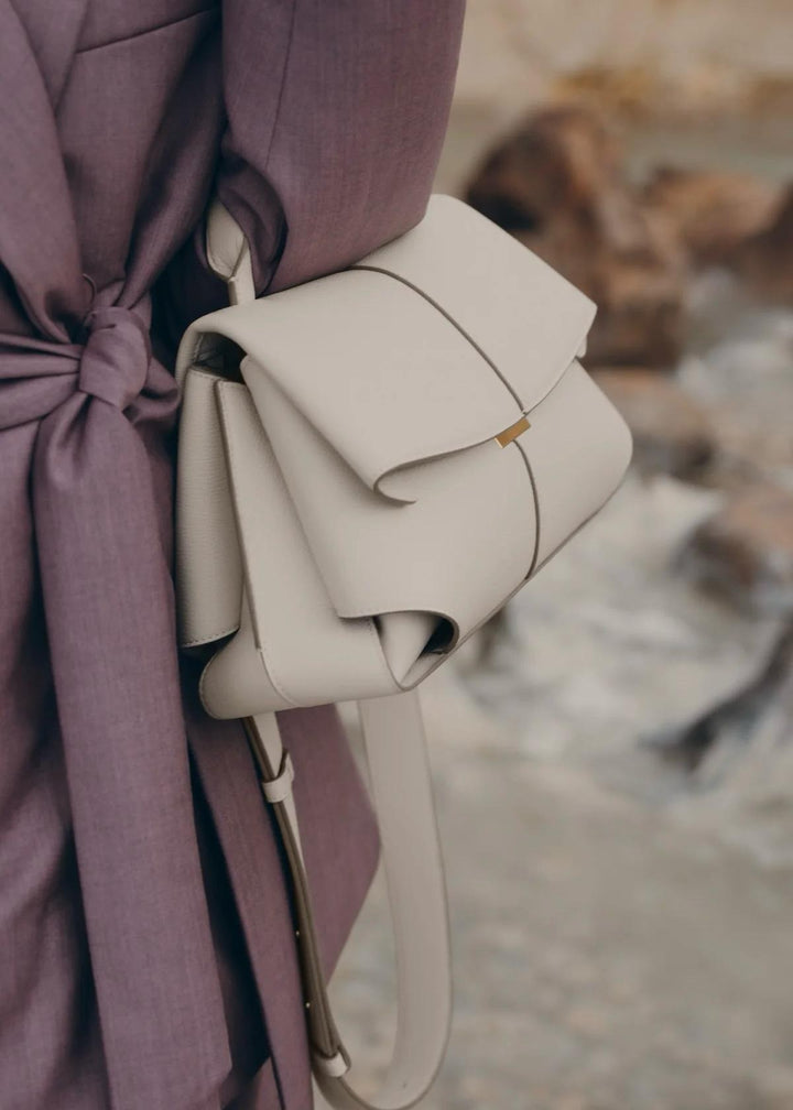 Anita — Borsa Donna a Mano Media in Pelle con Patta e Tracolla, Lina Milano