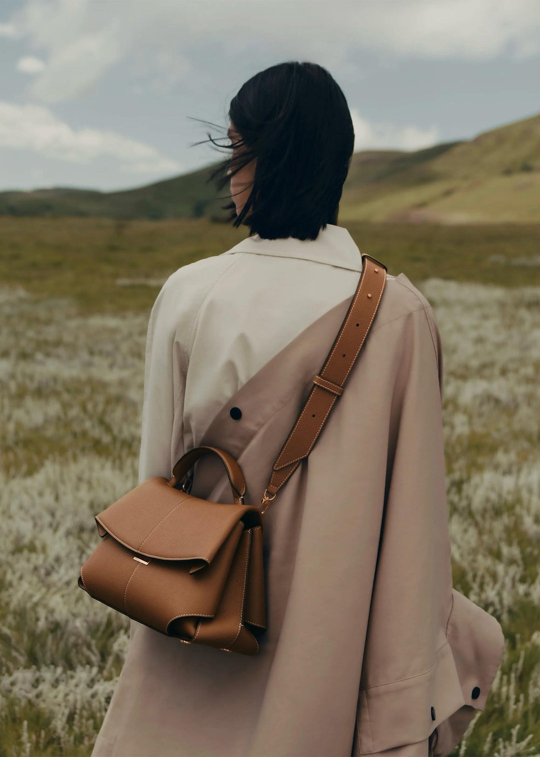 Anita — Borsa Donna a Mano Media in Pelle con Patta e Tracolla, Lina Milano