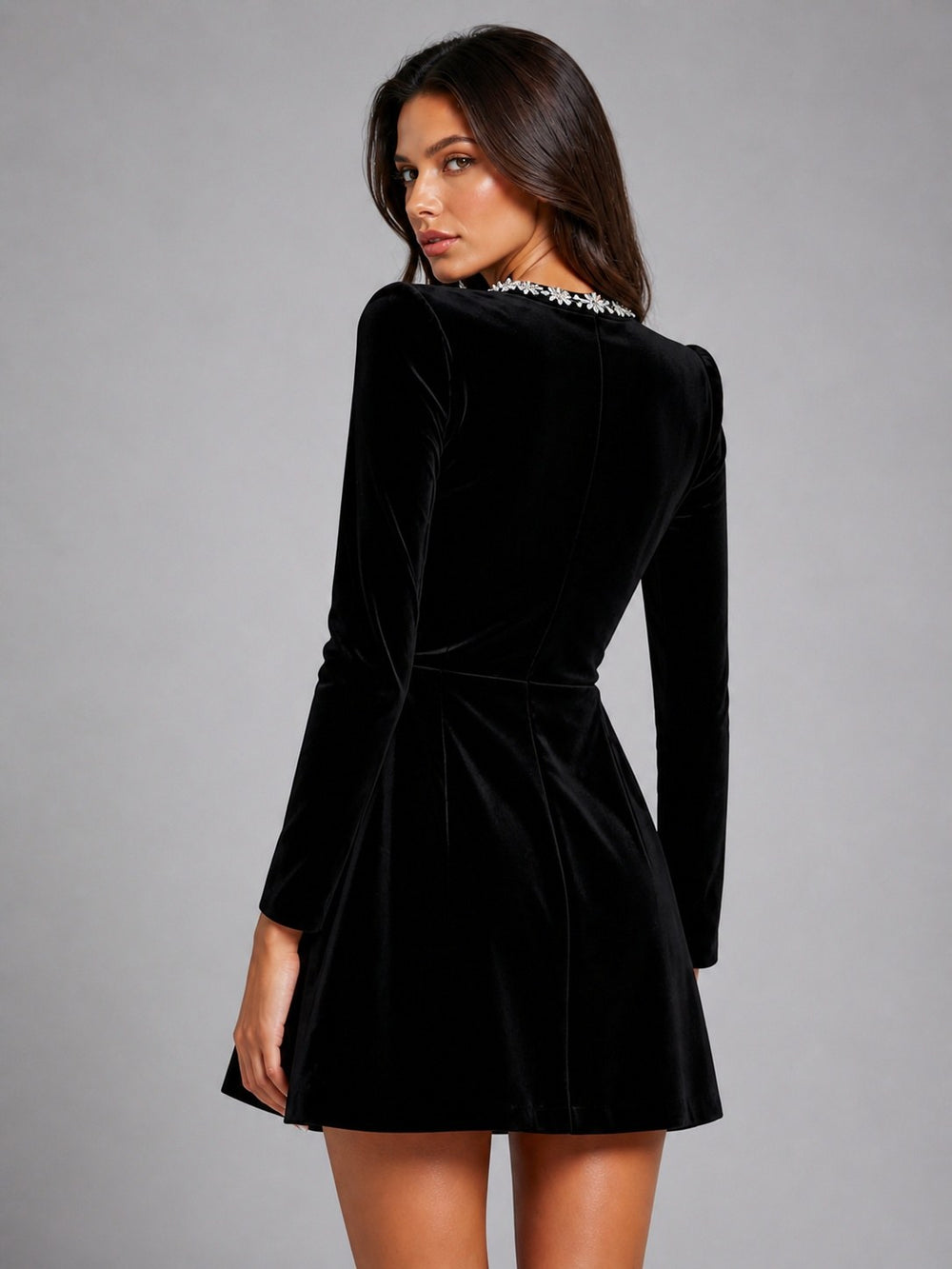 Carla — Vestito in Velluto Donna Corto con Scollo Quadrato Gioiello, Lina Milano
