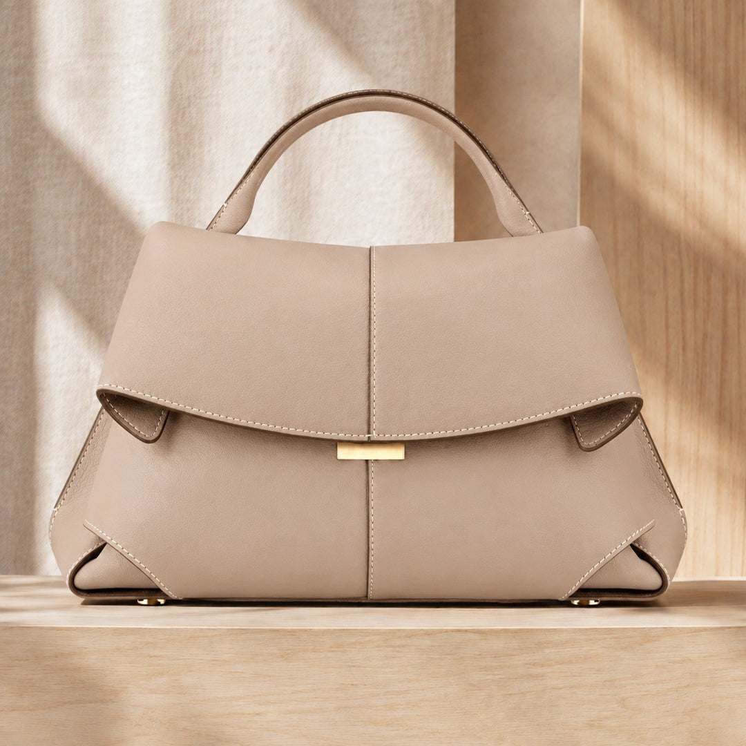 Emilia — Borsa Donna a Mano in Pelle Liscia con Patta e Manico Rigido, Lina Milano