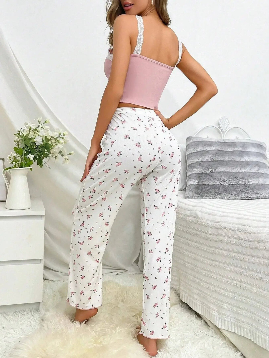Filomena — Pigiami Donna a Fiori Smanicati con Bordo in Pizzo e Coulisse, Lina Milano