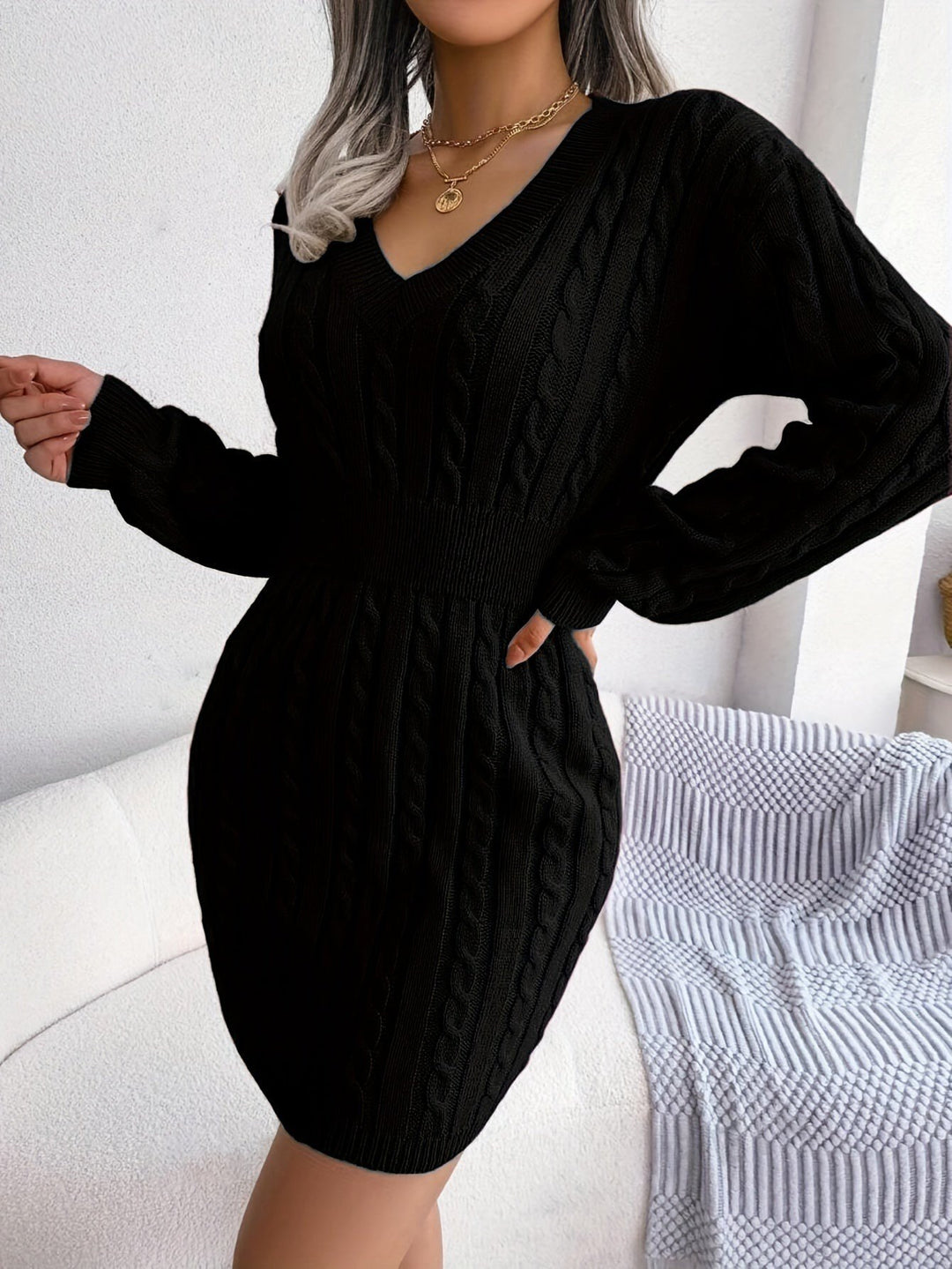 Manuela — Abiti Donna Corti a Trecce con Scollo a V e Peplo, Lina Milano