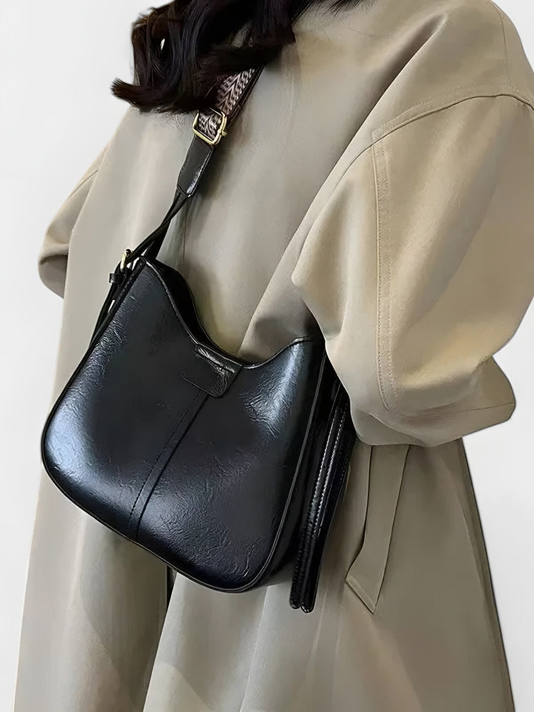 Sabina — Borsa a Spalla Donna a Mezzaluna con Tracolla Larga, Lina Milano