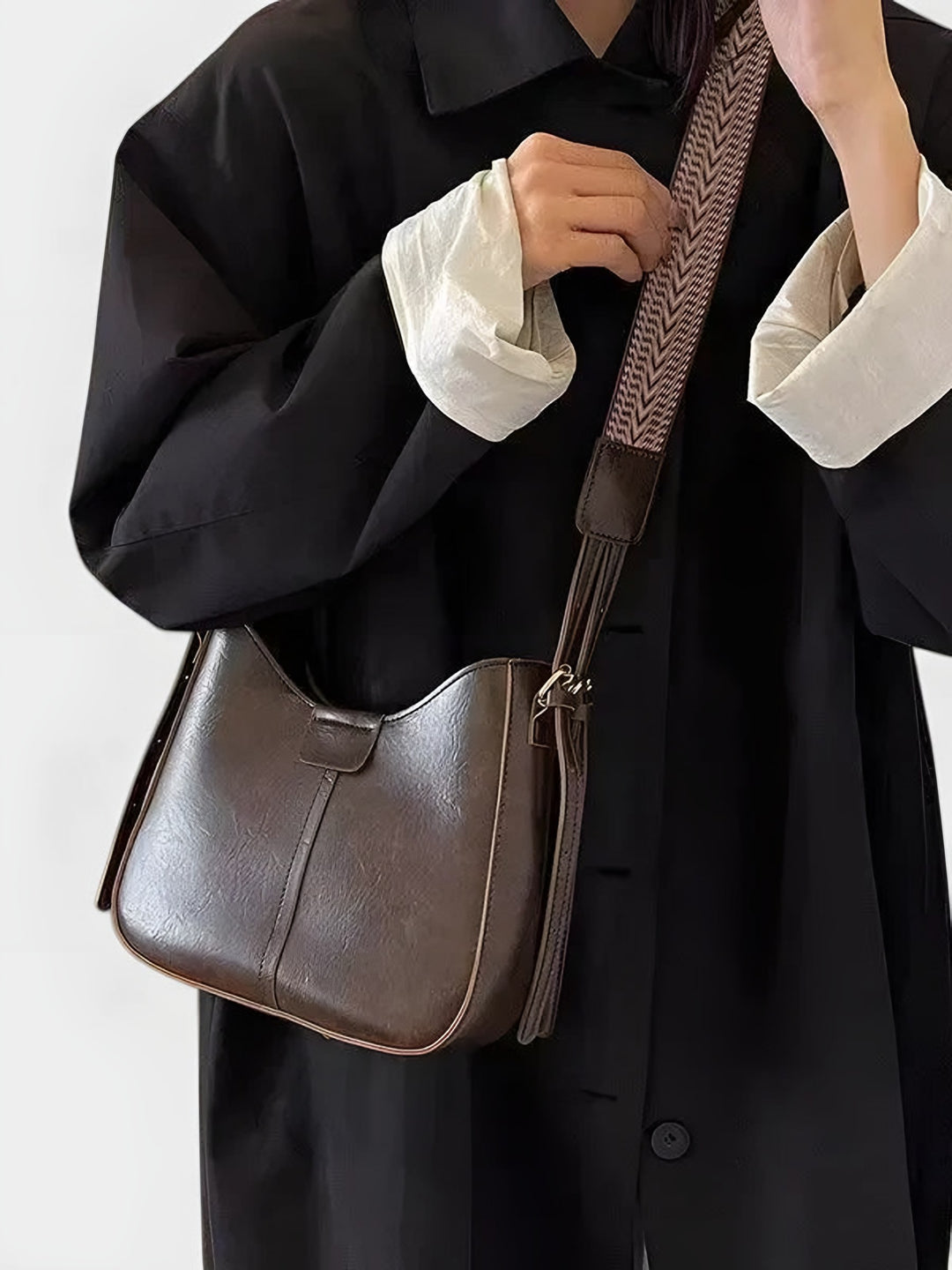 Sabina — Borsa a Spalla Donna a Mezzaluna con Tracolla Larga, Lina Milano