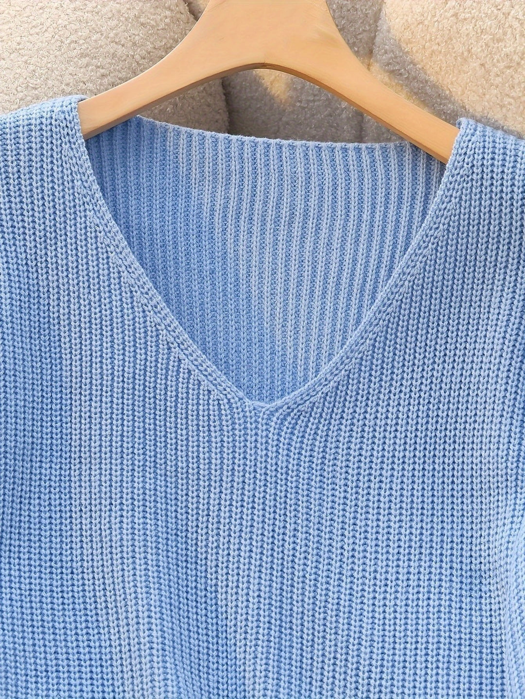 Teodora — Maglioncino Donna Elegante a Coste con Scollo a V, Lina Milano