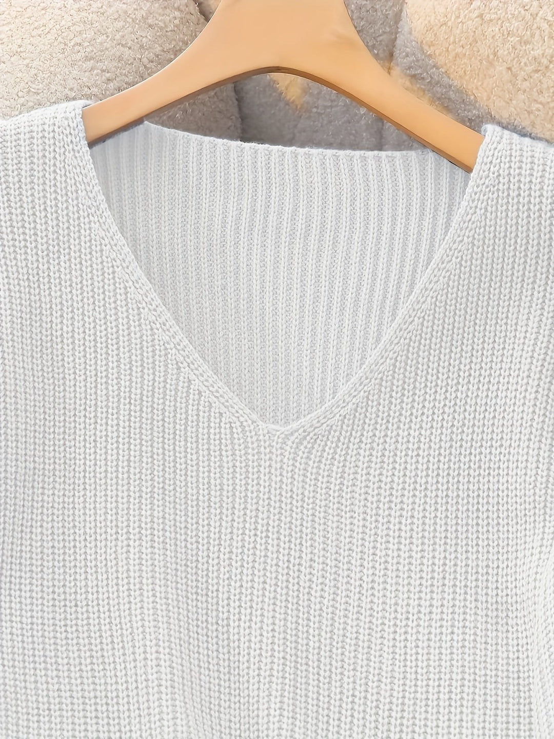 Teodora — Maglioncino Donna Elegante a Coste con Scollo a V, Lina Milano