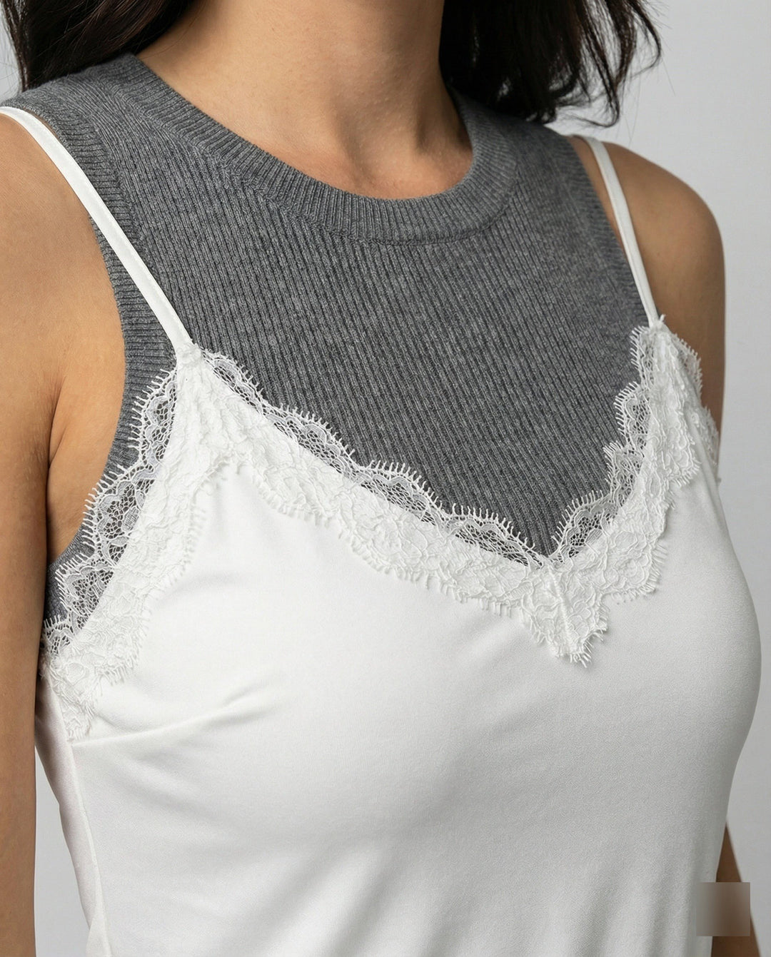 Vittoria — Top di Pizzo Donna con Volant Scollo V, Lina Milano