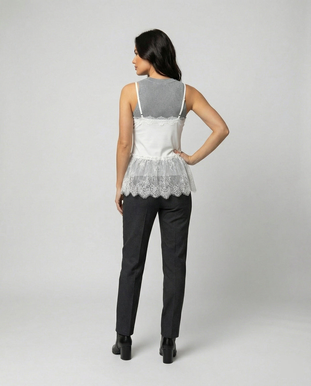 Vittoria — Top di Pizzo Donna con Volant Scollo V, Lina Milano